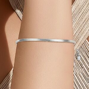 Brand New!! Stainless steel herringbone bracelet